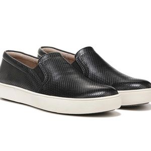 NWT Black Naturalizer Marianne Sneakers, size 10W